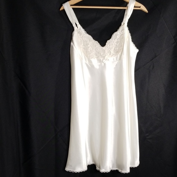 Jones New York shrug & lace nightgown wedding set - Picture 2 of 7